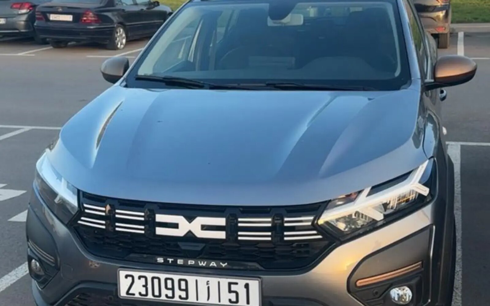 Dacia Sandero Stepway Gris — 23099-A-51