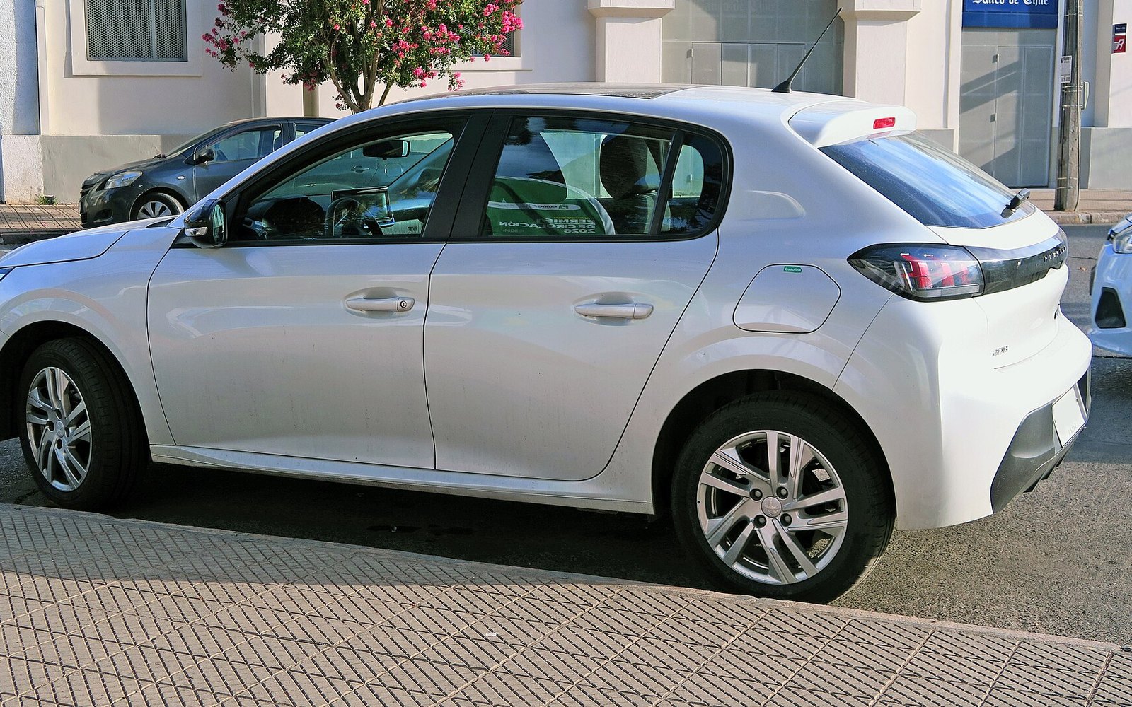 Peugeot 208 Beige — 639429-WW