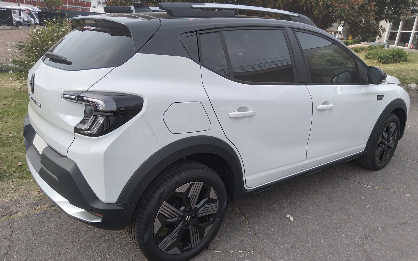 Renault Kardian Gris — A-COMPLETER-1
